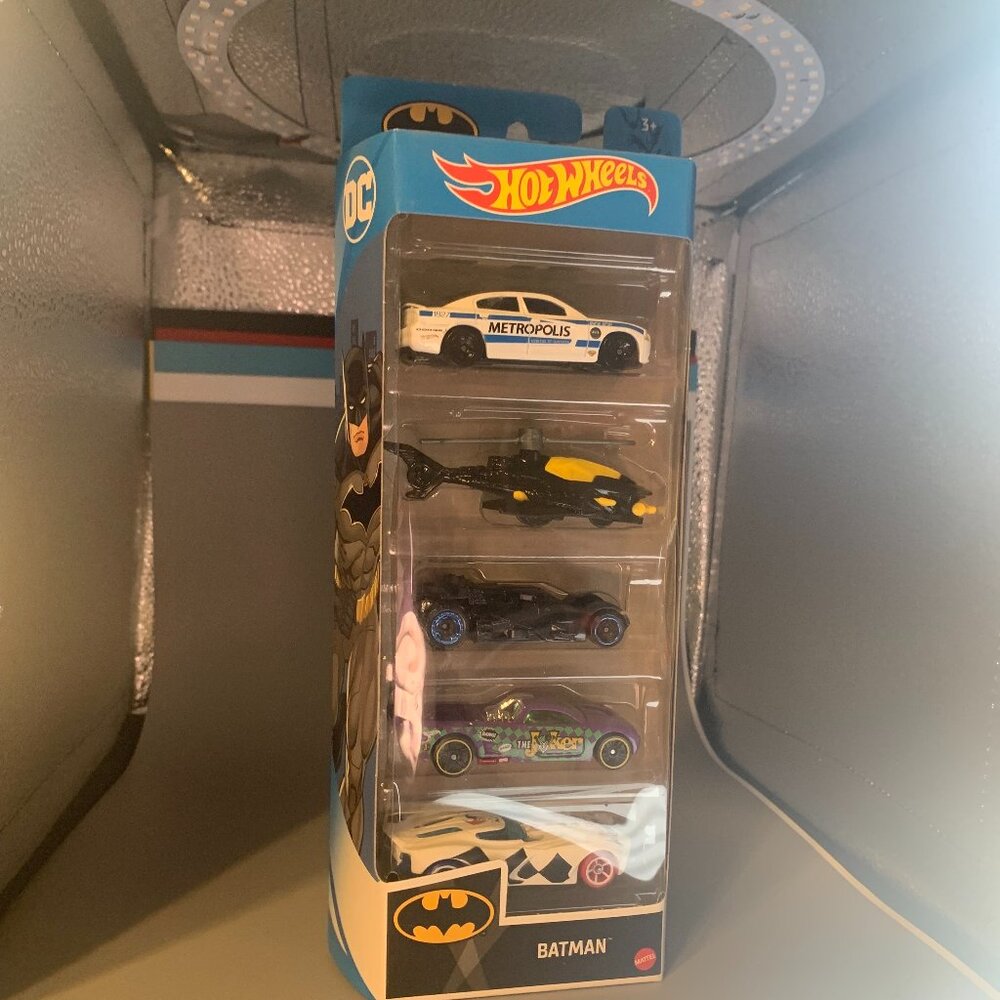 5ct 1:64 Hot Wheels Batman Assorted Vehicles NEW IN PACKAGE